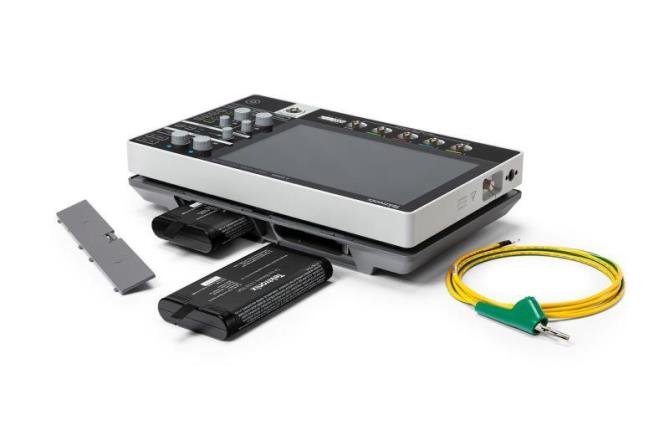Tektronix 2 Series MSO with hot swappable batteries