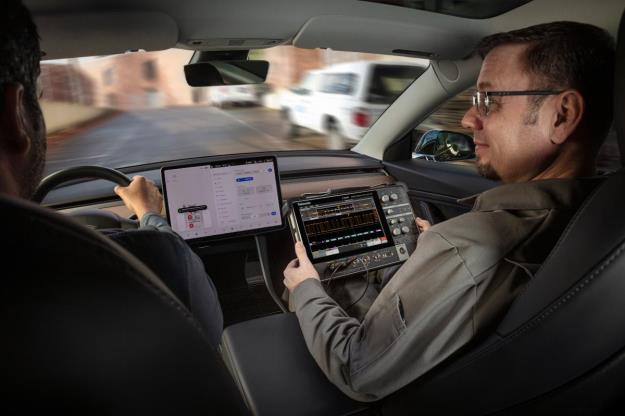 Automotive testing with the 2 Series Mixed Signal Oscilloscope