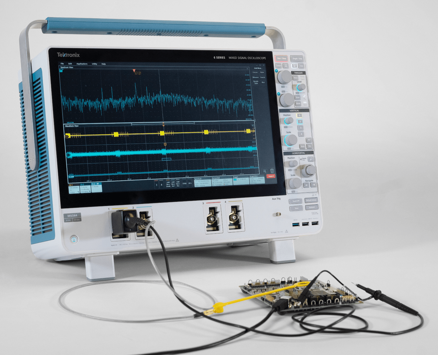 6 Series Oscilloscope with a Near Field Probe