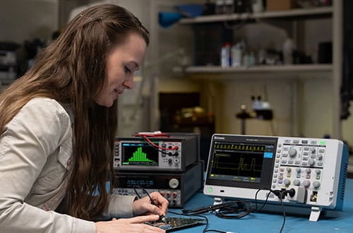 Embedded design engineer testing a DUT with the Tektronix TBS2000B oscilloscope